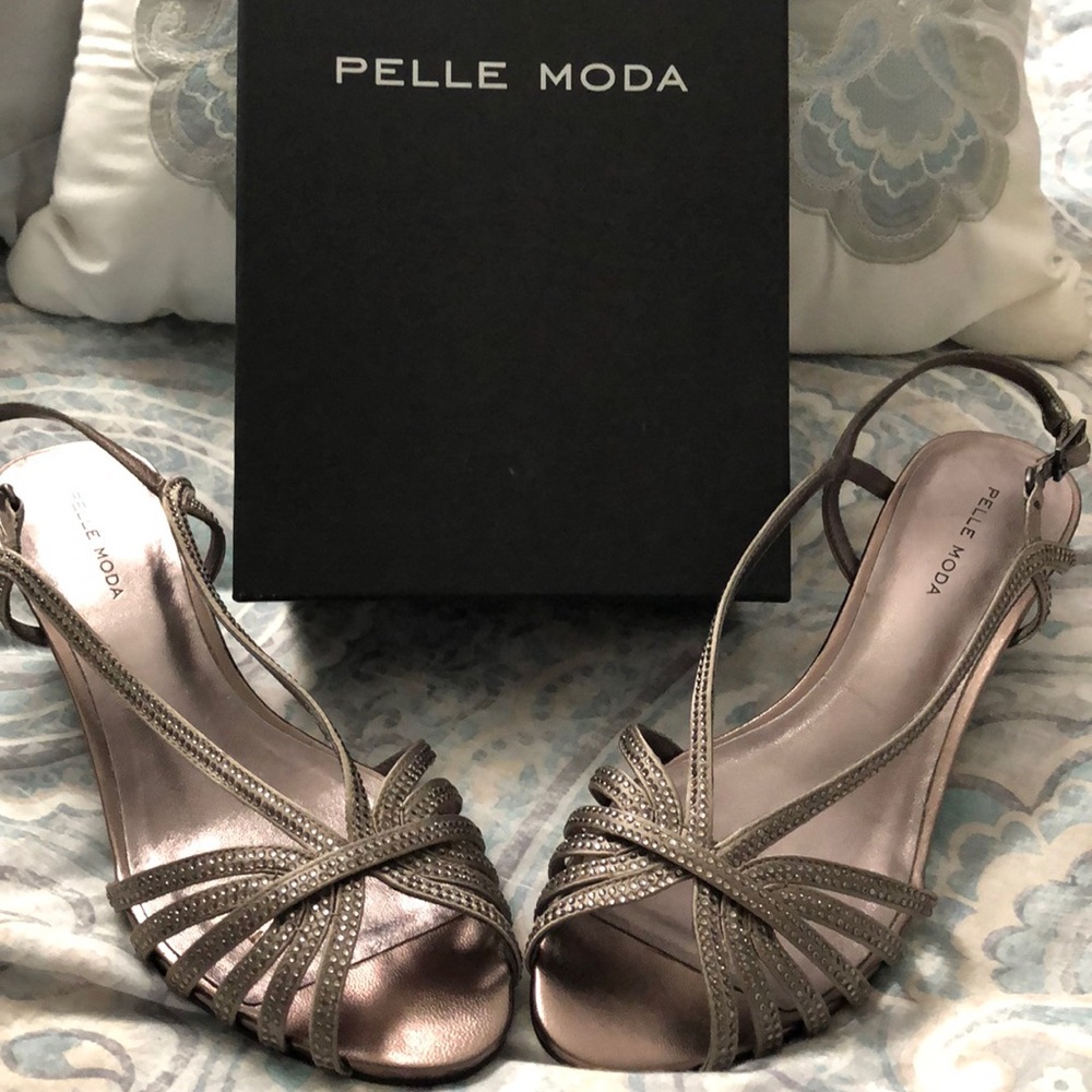 🌹FINAL🌹New! Pelle Moda sling-back sandals.